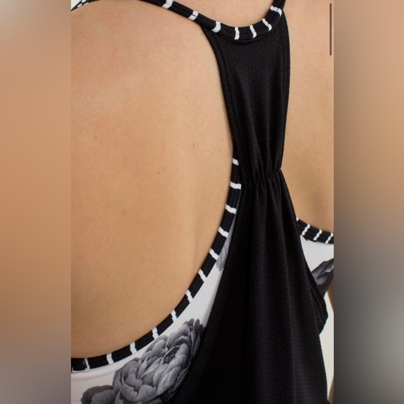 Lululemon no limits tank black and floral size 6 - Picture 2 of 6